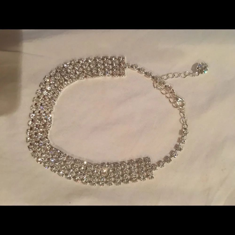 Adjustable Crystal Necklace - Picture 2 of 3